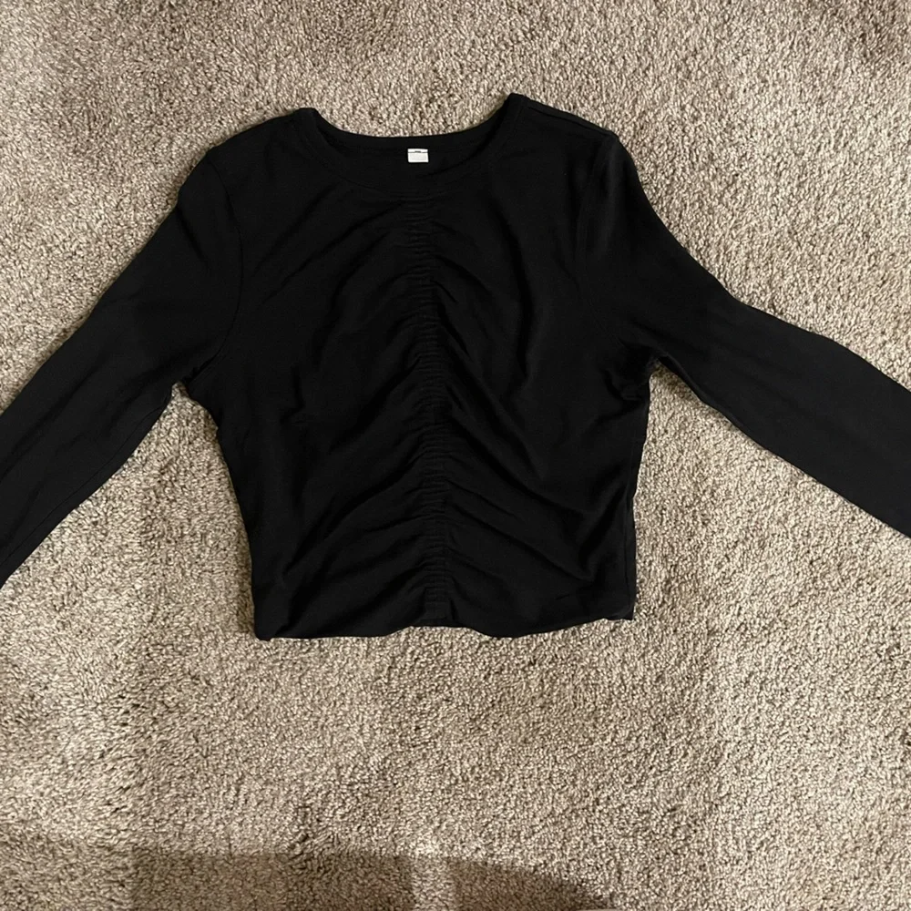 Long sleeve lululemon cropped shirt. - Picture 2 of 3